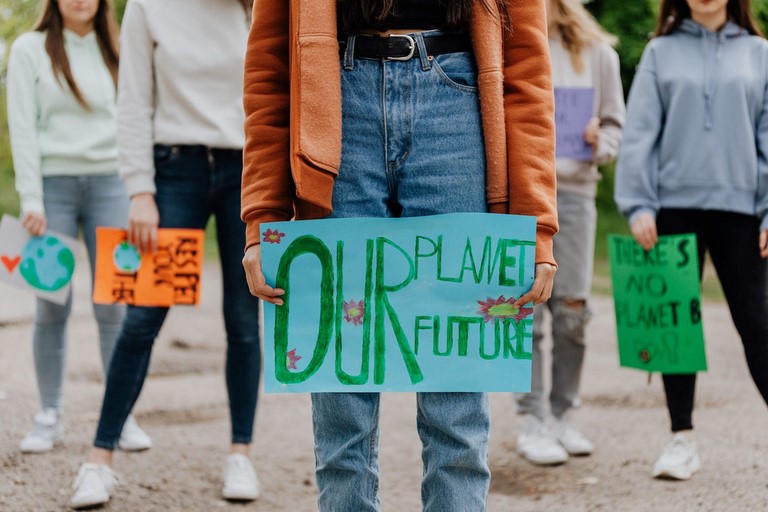 "Nuestro planeta, nuestro futuro" Photo by Karolina Grabowska on Pexels.com